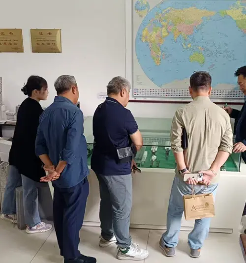Progetto di linea di produzione di mattoni leggeri da 100 metri cubi al giorno di un cliente della Cambogia